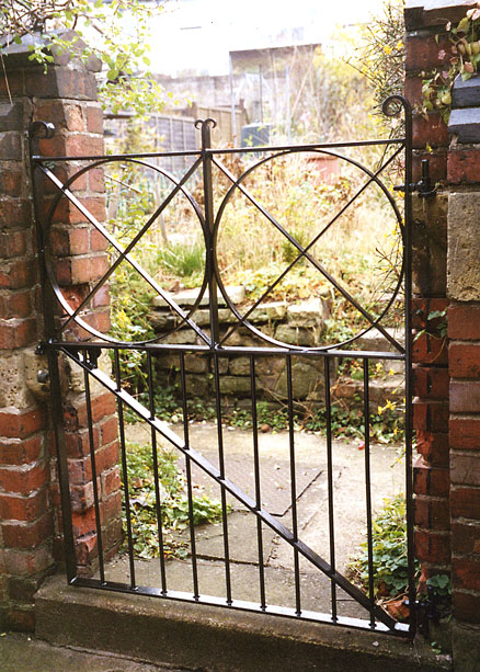 Noughts and Crosses Gate